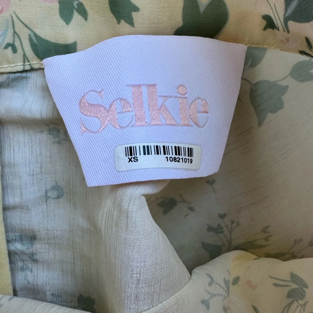 Selkie Paper Doll Fantasy Floral A-Line Skirt in Pale Yellow and Pink Size XS